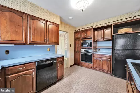 Kitchen - 100 Brookline Pz, Reading, PA 19607 photo 3 of 4