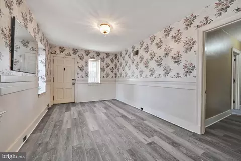 Entry Way - 100 Brookline Pz, Reading, PA 19607 photo 3 of 6