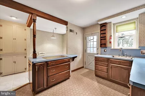 Kitchen - 100 Brookline Pz, Reading, PA 19607 photo 2 of 4