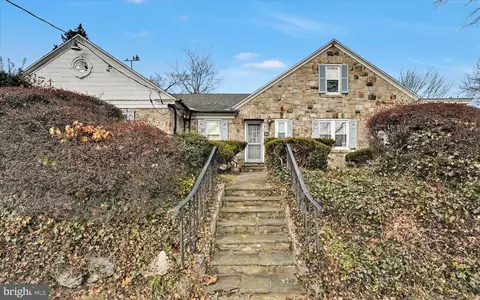 Exterior - 100 Brookline Pz, Reading, PA 19607 photo 9 of 15