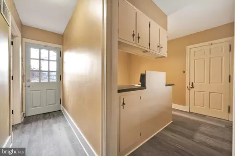 Entry Way - 100 Brookline Pz, Reading, PA 19607 photo 5 of 6