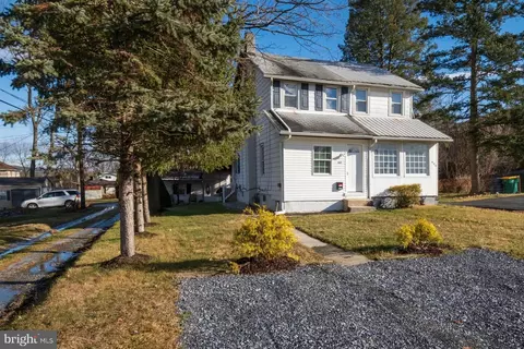 607 Lawn, West Lawn, PA 19609