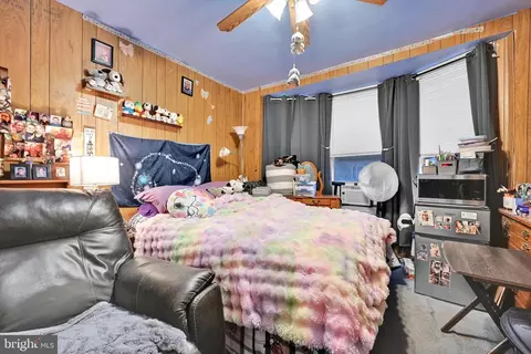 Bedroom - 541 Perry St, Reading, PA 19601 photo 1 of 5