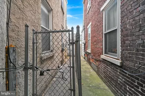Entry Way - 541 Perry St, Reading, PA 19601 photo 10 of 10