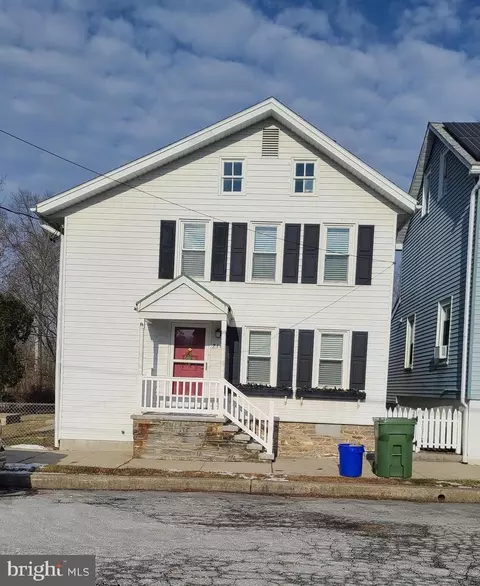 214 W 2nd St, Bernville, PA 19506