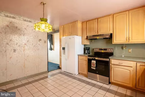 Kitchen - 505 Centre St, Reading, PA 19605 photo 4 of 4