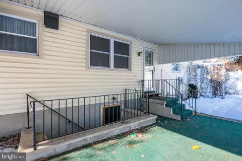 Exterior - 505 Centre St, Reading, PA 19605 photo 5 of 6