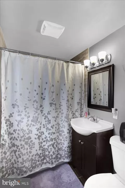 Bath - 135 Chestnut St, Shillington, PA 19607 photo 3 of 3