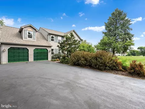 13 Timothy Dr, Mertztown, PA 19539