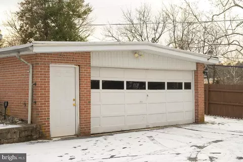 Exterior - 352 Ashley Dr, Reading, PA 19607 photo 5 of 7
