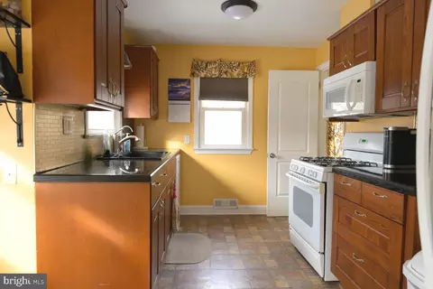 Entry Way - 352 Ashley Dr, Reading, PA 19607 photo 1 of 4
