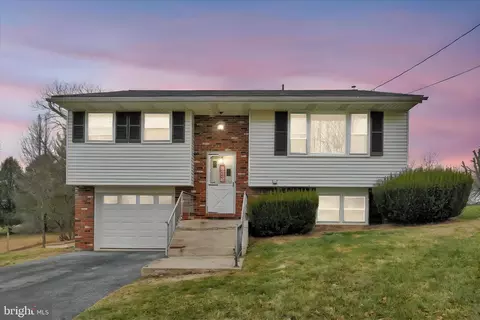 631 W Franklin St, Womelsdorf, PA 19567