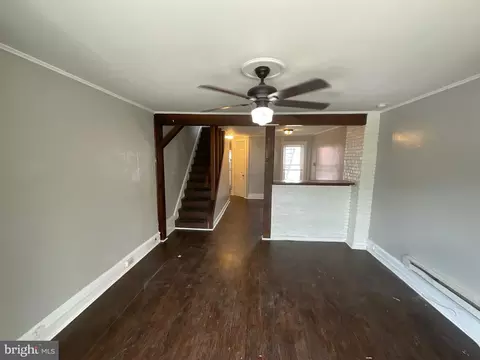Living - 815 Weiser St, Reading, PA 19601 photo 2 of 6
