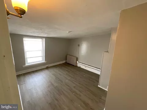 Living - 815 Weiser St, Reading, PA 19601 photo 4 of 6