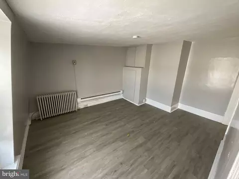 Living - 815 Weiser St, Reading, PA 19601 photo 5 of 6