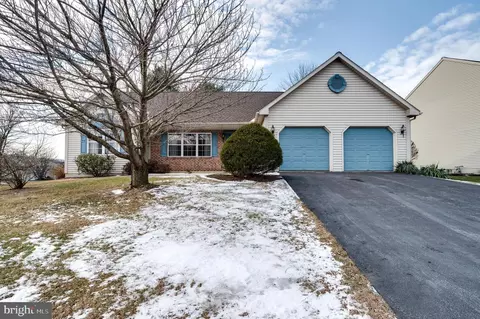 29 Brookfield Dr, Fleetwood, PA 19522