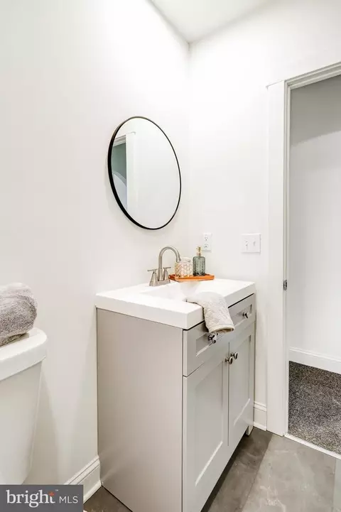 Bath - 1023 Commonwealth Blvd, Reading, PA 19607 photo 2 of 5