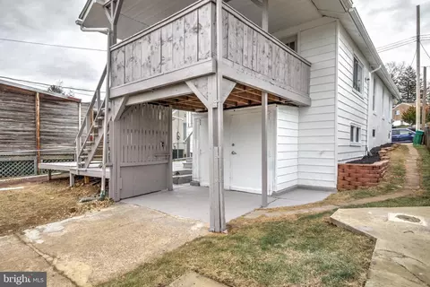 Exterior - 1023 Commonwealth Blvd, Reading, PA 19607 photo 7 of 9