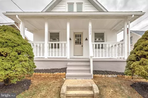 Exterior - 1023 Commonwealth Blvd, Reading, PA 19607 photo 4 of 9