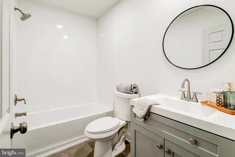 Bath - 1023 Commonwealth Blvd, Reading, PA 19607 photo 1 of 5