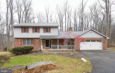9 White Oak Dr, Fleetwood, PA 19522
