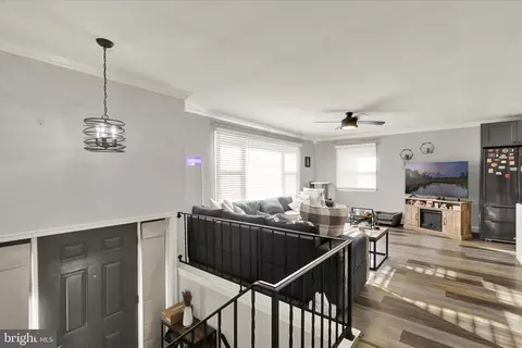 Entry Way - 933 Philadelphia Ave, Reading, PA 19607 photo 3 of 4