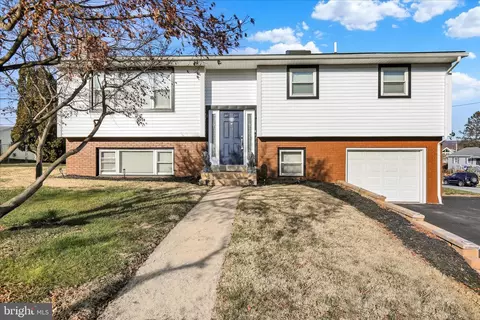 Exterior - 933 Philadelphia Ave, Reading, PA 19607 photo 2 of 8