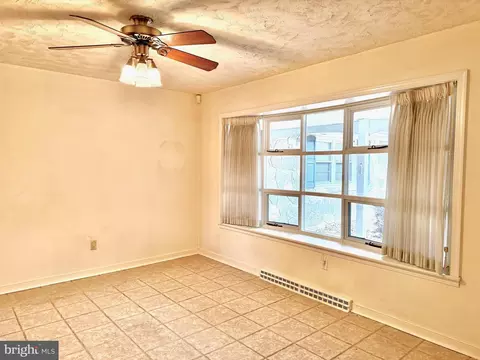 Living - 7 Jeffrey Rd, Reading, PA 19601 photo 6 of 6