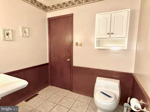 Bath - 7 Jeffrey Rd, Reading, PA 19601 photo 4 of 4
