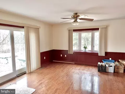 Living - 7 Jeffrey Rd, Reading, PA 19601 photo 2 of 6