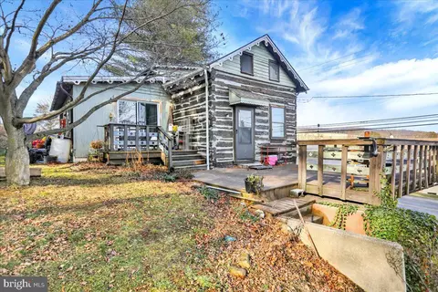 38 W Penn St, Lenhartsville, PA 19534