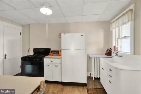 Entry Way - 2012 Spring St, Reading, PA 19609 photo 1 of 3