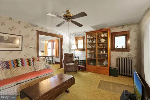 Living - 2012 Spring St, Reading, PA 19609 photo 2 of 2