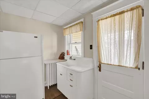 Entry Way - 2012 Spring St, Reading, PA 19609 photo 2 of 3