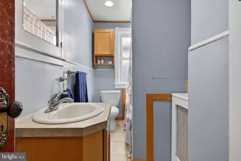 Bath - 430 Fairview St, Reading, PA 19605 photo 1 of 2