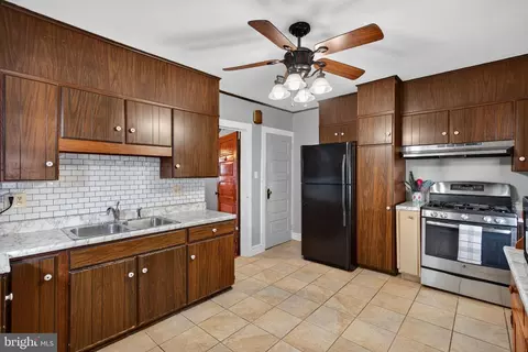 Kitchen - 430 Fairview St, Reading, PA 19605 photo 2 of 3