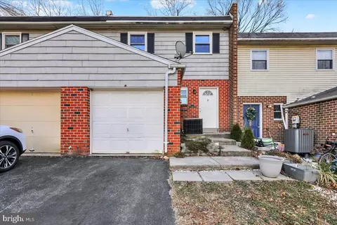 Exterior - 1118 Fox Run, Reading, PA 19606 photo 2 of 3