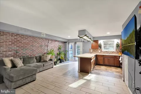 Entry Way - 1118 Fox Run, Reading, PA 19606 photo 1 of 6