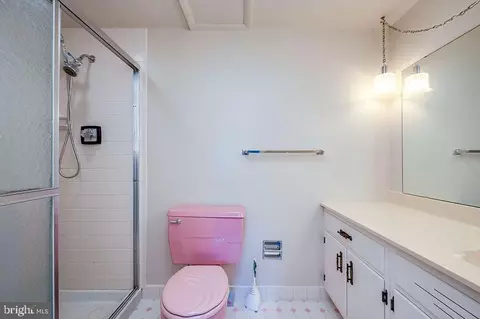 Bath - 1375 Pershing Blvd #404, Reading, PA 19607 photo 1 of 3