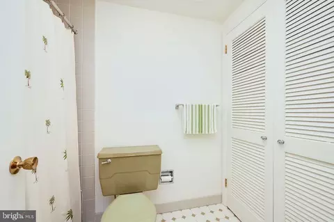 Bath - 1375 Pershing Blvd #404, Reading, PA 19607 photo 3 of 3