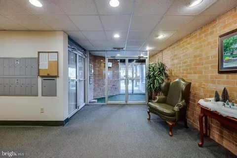 Entry Way - 1375 Pershing Blvd #404, Reading, PA 19607 photo 2 of 3