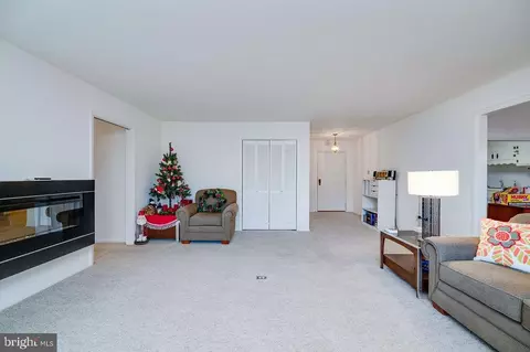 Living - 1375 Pershing Blvd #404, Reading, PA 19607 photo 5 of 5