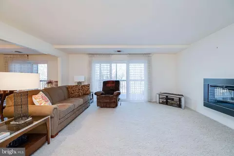Living - 1375 Pershing Blvd #404, Reading, PA 19607 photo 2 of 5