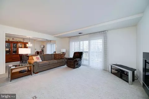 Living - 1375 Pershing Blvd #404, Reading, PA 19607 photo 3 of 5