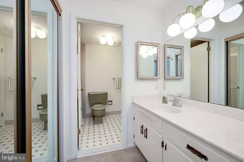 Bath - 1375 Pershing Blvd #404, Reading, PA 19607 photo 2 of 3