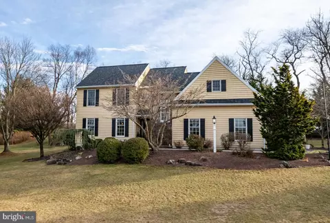 140 Meadow View Dr, Reading, PA 19605