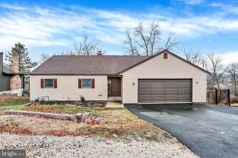 203 Pembroke Dr, Shillington, PA 19607