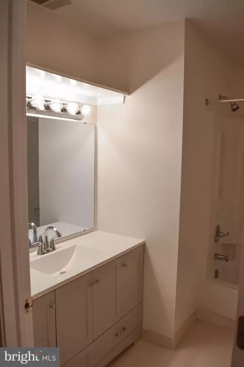 Bath - 706 Christopher Dr, Reading, PA 19610 photo 2 of 3