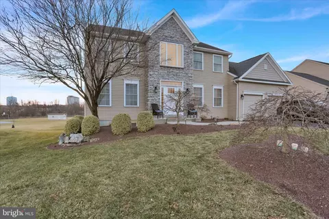 51 Edinboro Ln, Reading, PA 19605