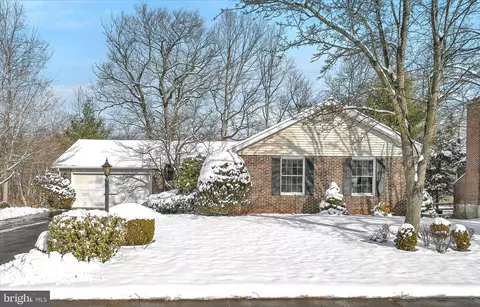 318 Fairview Rd, Reading, PA 19606